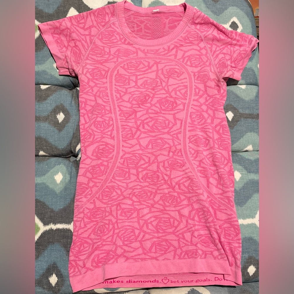 Lululemon vintage pink rose Swiftly Tech short sleeve.